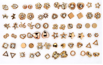 Un set de cercei de aur cu fundă cu inimă de fluture din zirconiu