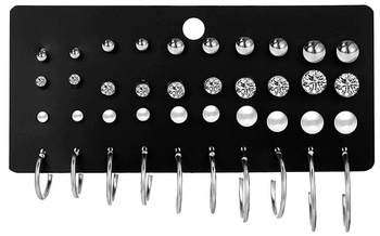 Un set de cercei din argint cu zirconiu cubic și perle